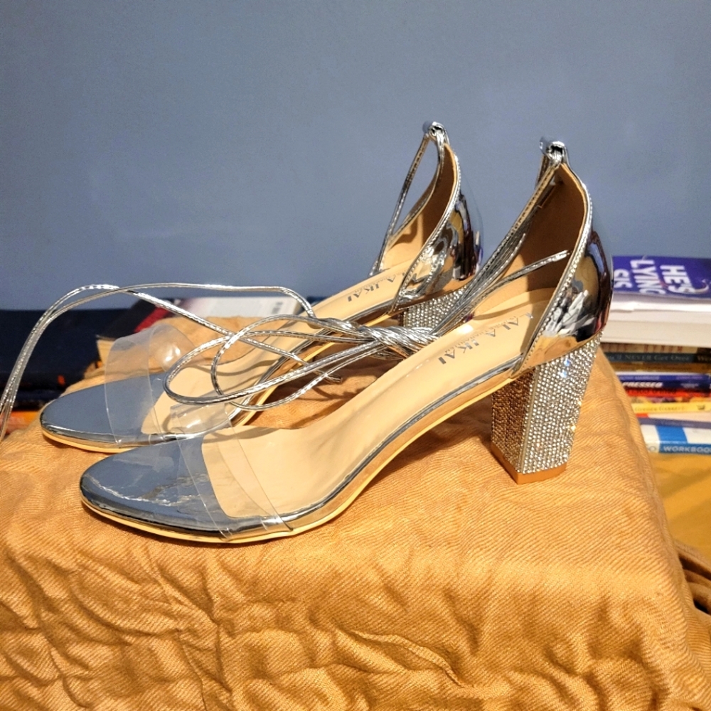 LALA IKAI sandal